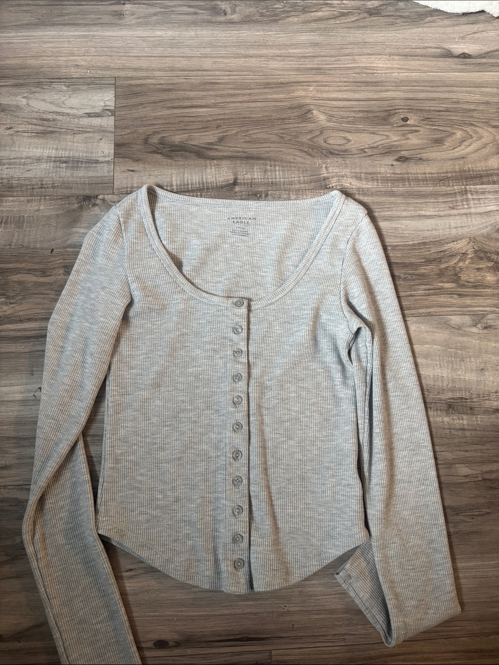 Ribbed Scoop-Neck Button-Front Long Sleeve Top - Light Gray